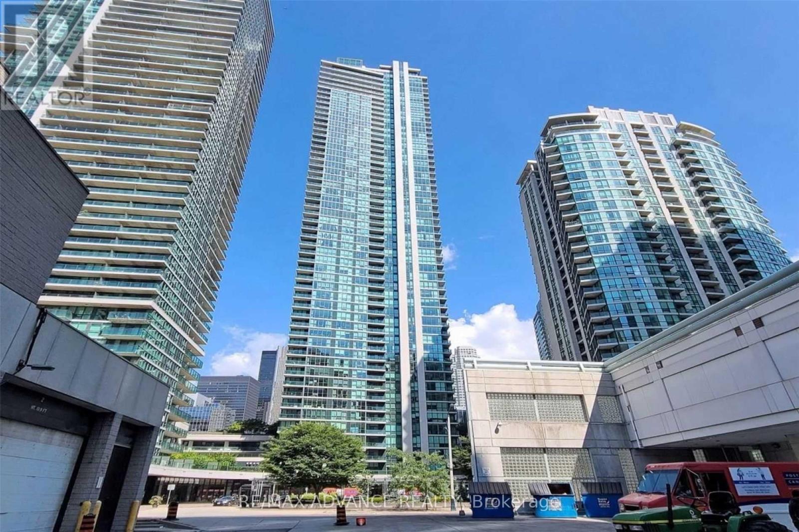 2109 - 18 Harbour Street, Toronto, Ontario  M5J 2Z6 - Photo 2 - C12429372