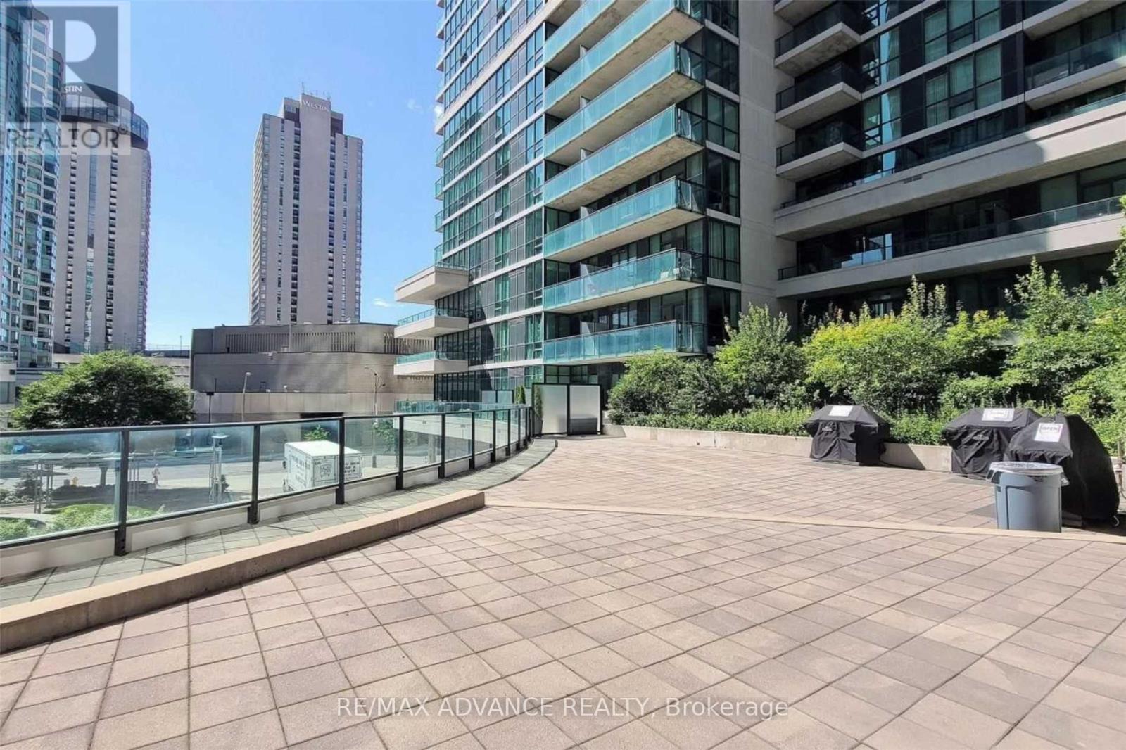 2109 - 18 Harbour Street, Toronto, Ontario  M5J 2Z6 - Photo 4 - C12429372