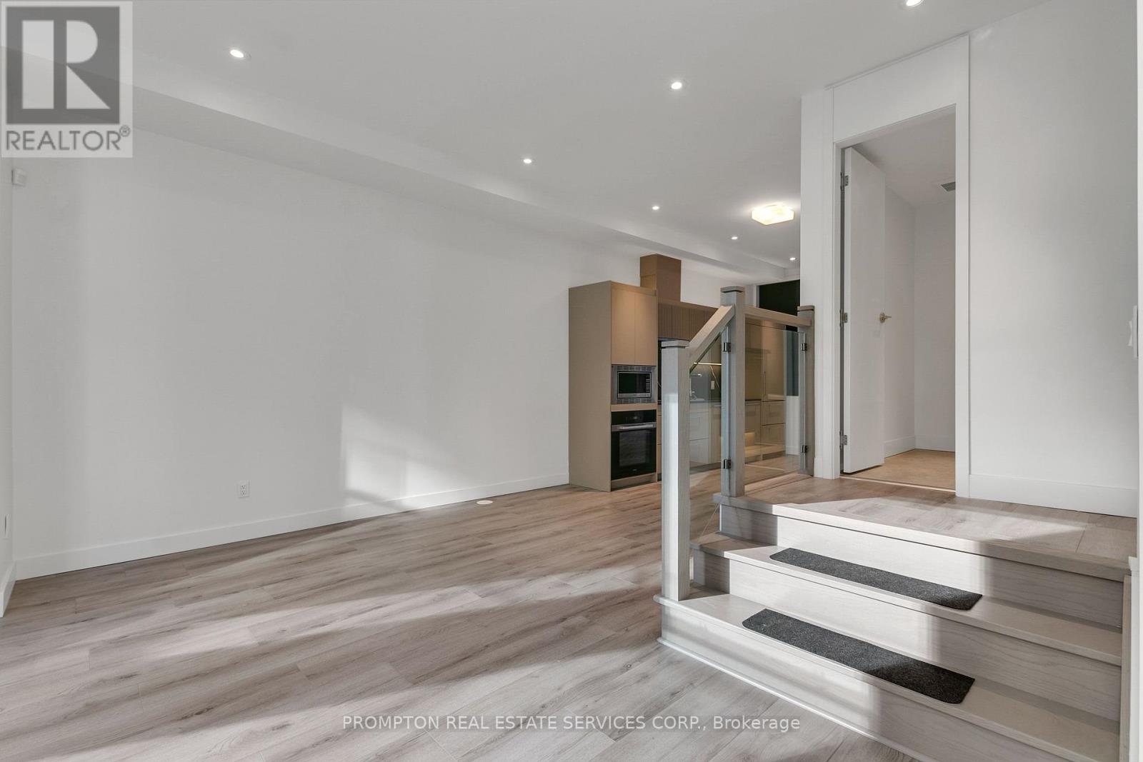9 Gloucester Street, Toronto, Ontario  M4Y 1L8 - Photo 3 - C12429376