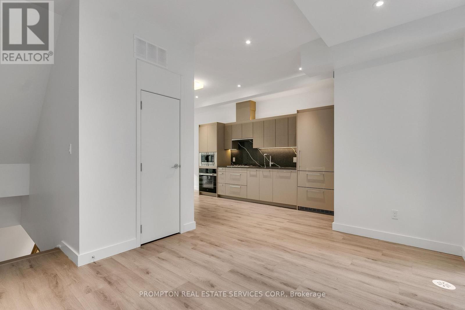 9 Gloucester Street, Toronto, Ontario  M4Y 1L8 - Photo 9 - C12429376