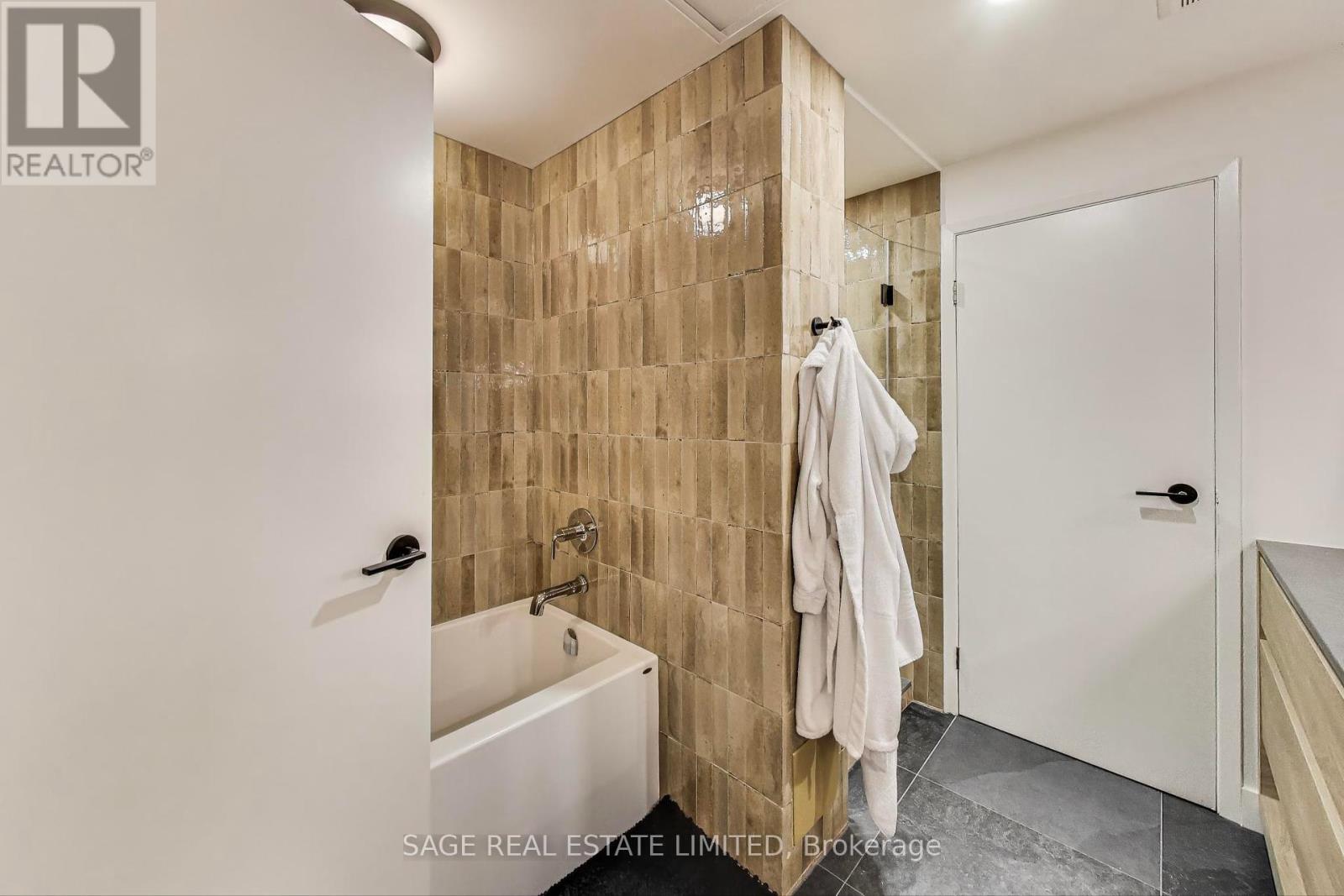 403 - 781 King Street W, Toronto, Ontario  M5V 1N4 - Photo 21 - C12429407
