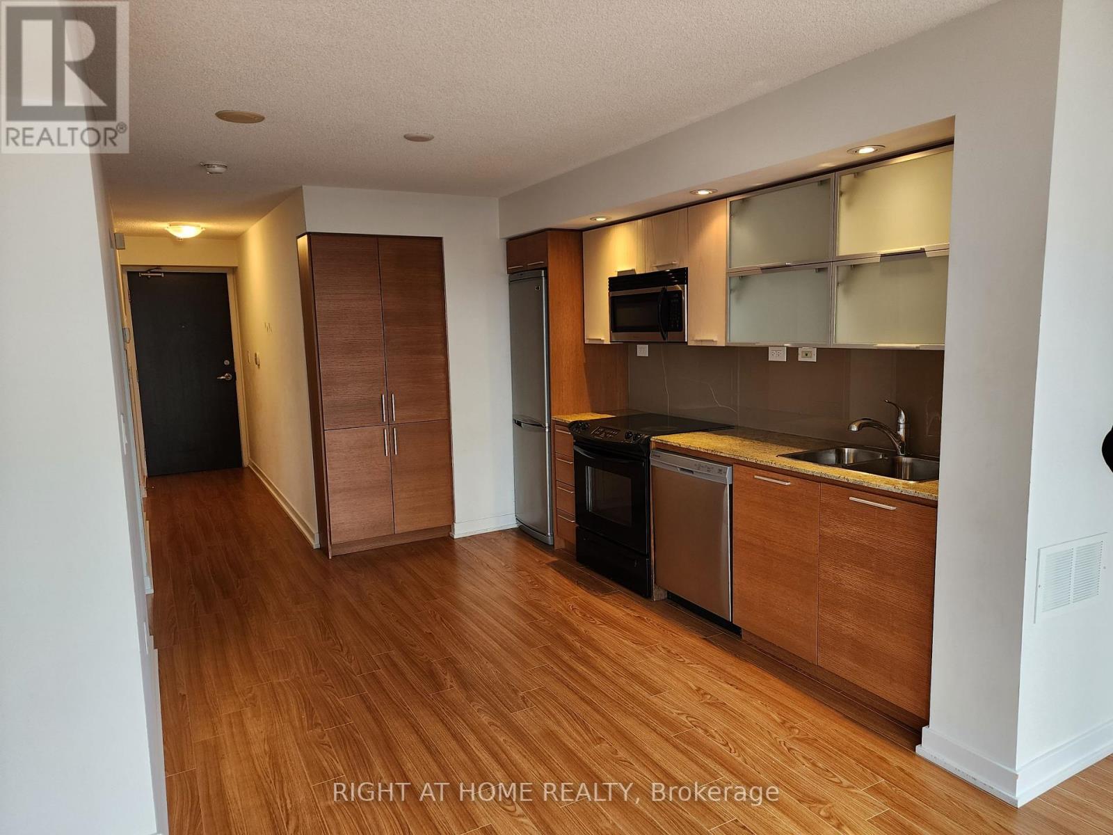 1902 - 25 Capreol Court, Toronto, Ontario  M5V 3Z7 - Photo 3 - C12429410