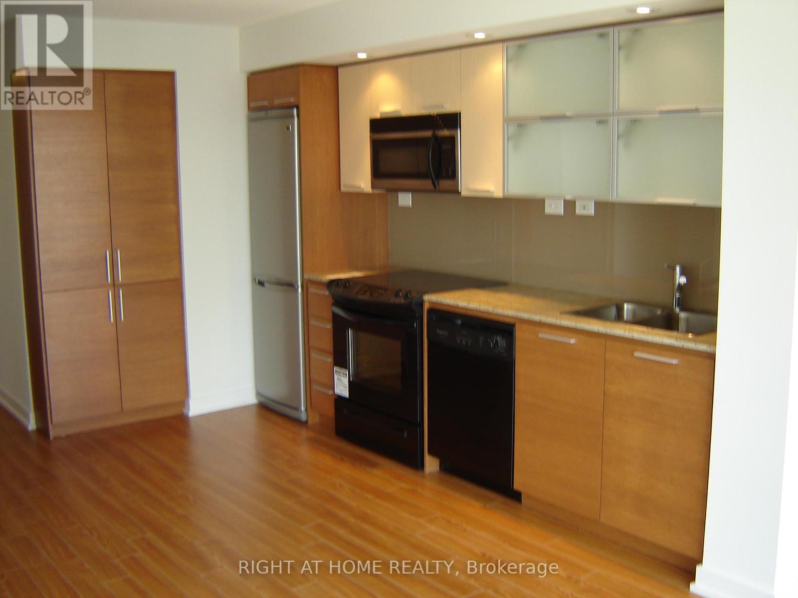 1902 - 25 Capreol Court, Toronto, Ontario  M5V 3Z7 - Photo 5 - C12429410
