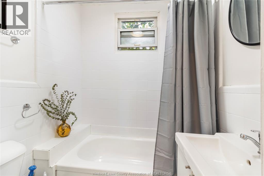1496 Drouillard, Windsor, Ontario  N8Y 2R9 - Photo 10 - 25024468