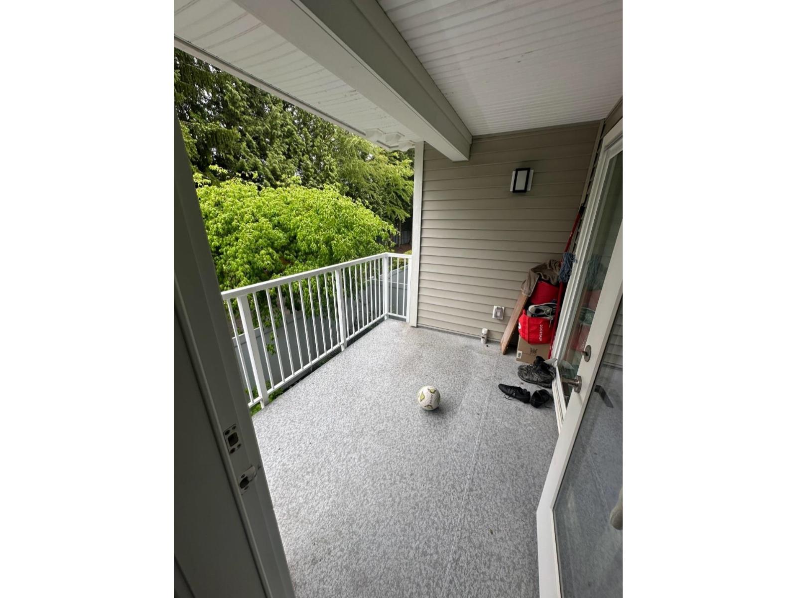 210 9668 148 Street, Surrey, British Columbia  V3R 0W2 - Photo 2 - R3051652
