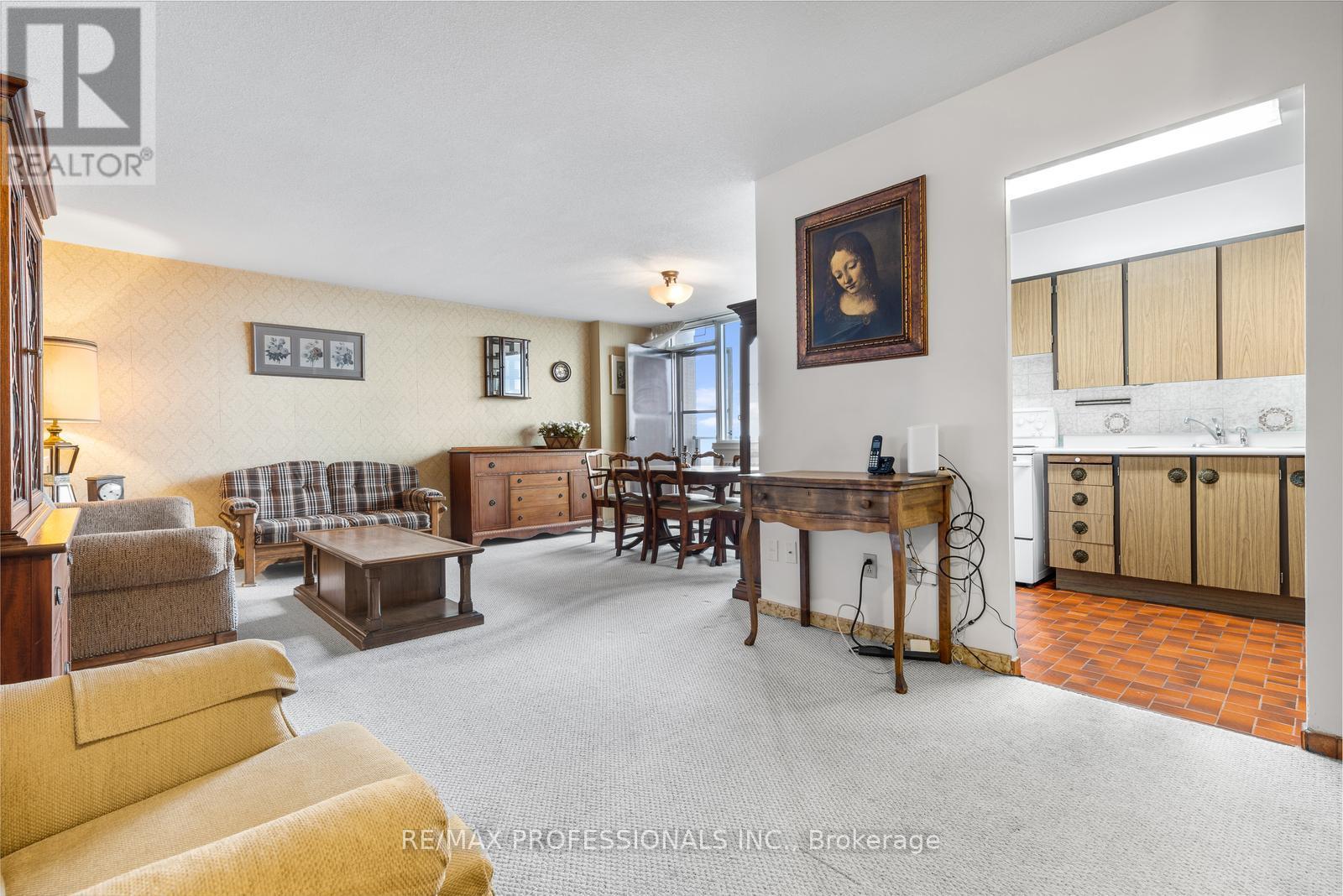 1704 - 180 Markham Road, Toronto, Ontario  M1M 2Z9 - Photo 2 - E12429360