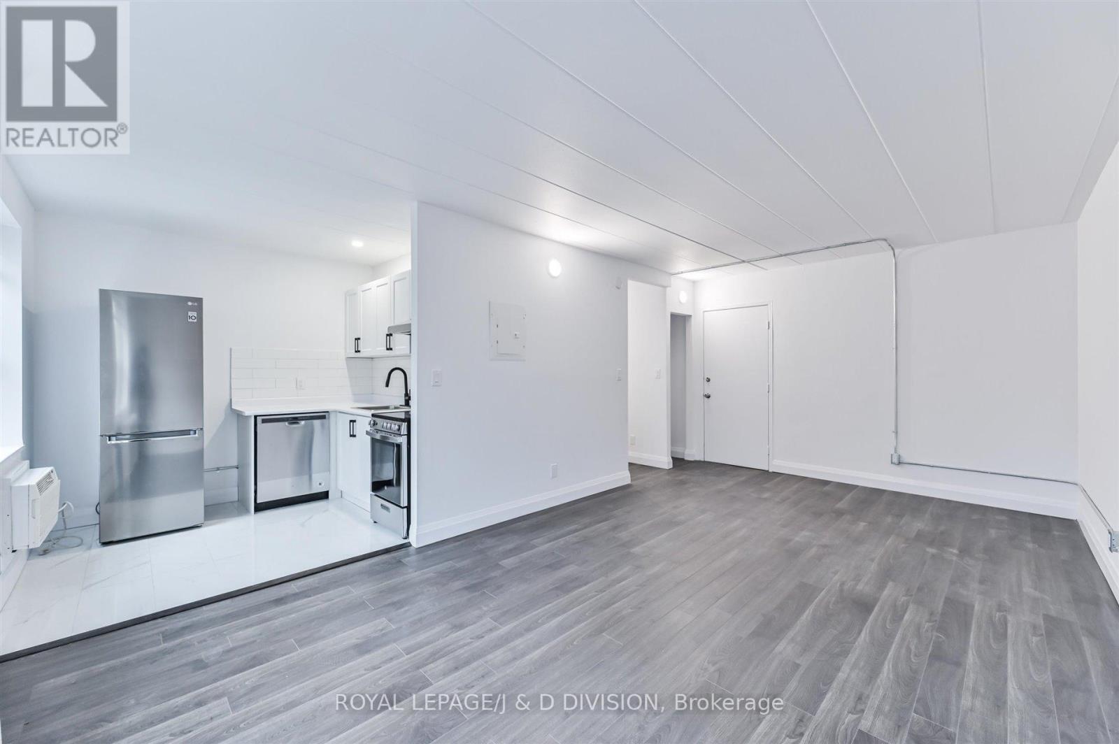 207 - 325 SAMMON AVENUE, Toronto, Ontario
