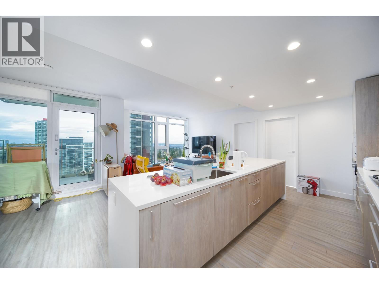 1601 6398 Silver Street, Burnaby, British Columbia  V5H 0K7 - Photo 2 - R2972959