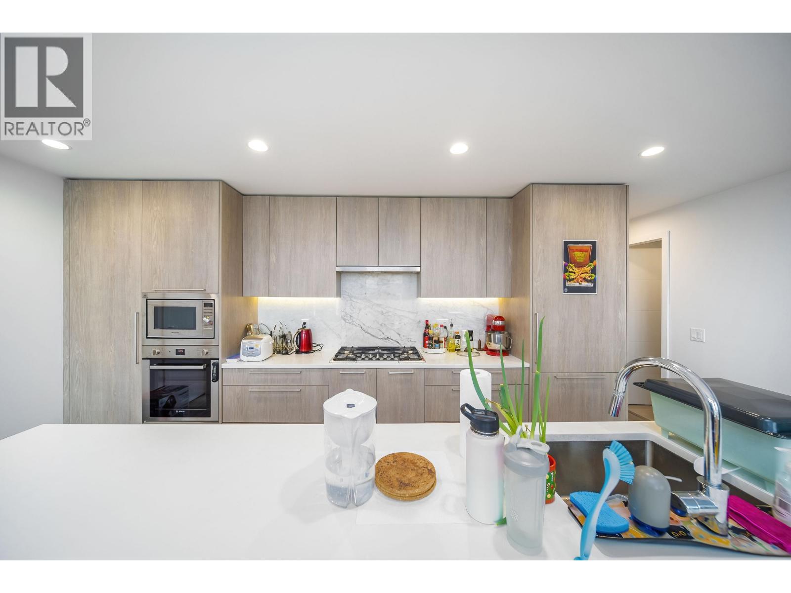 1601 6398 Silver Street, Burnaby, British Columbia  V5H 0K7 - Photo 3 - R2972959