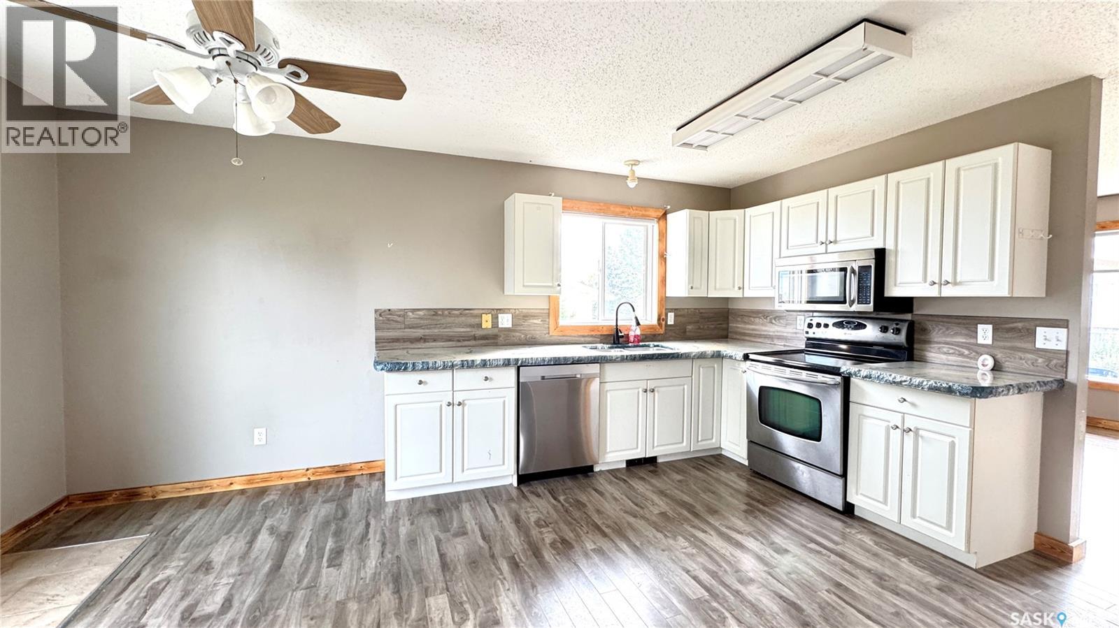 303 4th Street, Dundurn, Saskatchewan  S0K 1K0 - Photo 31 - SK019443