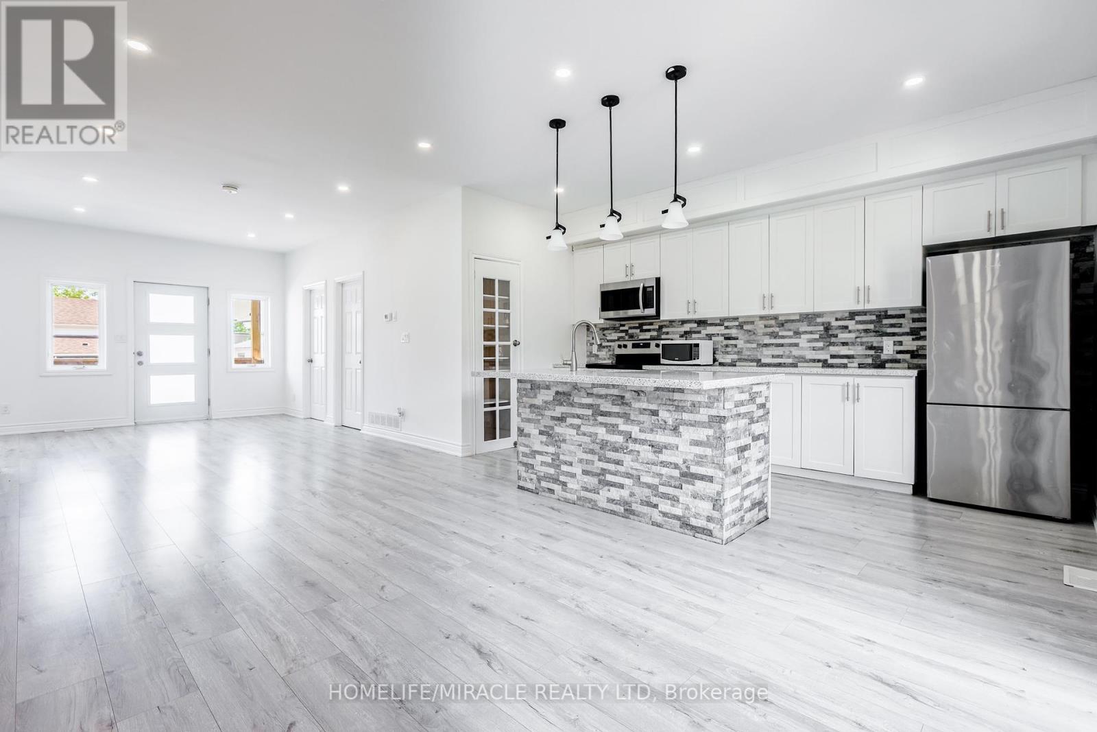 308 Nassau Street, Oshawa, Ontario  L1J 4A8 - Photo 4 - E12366278