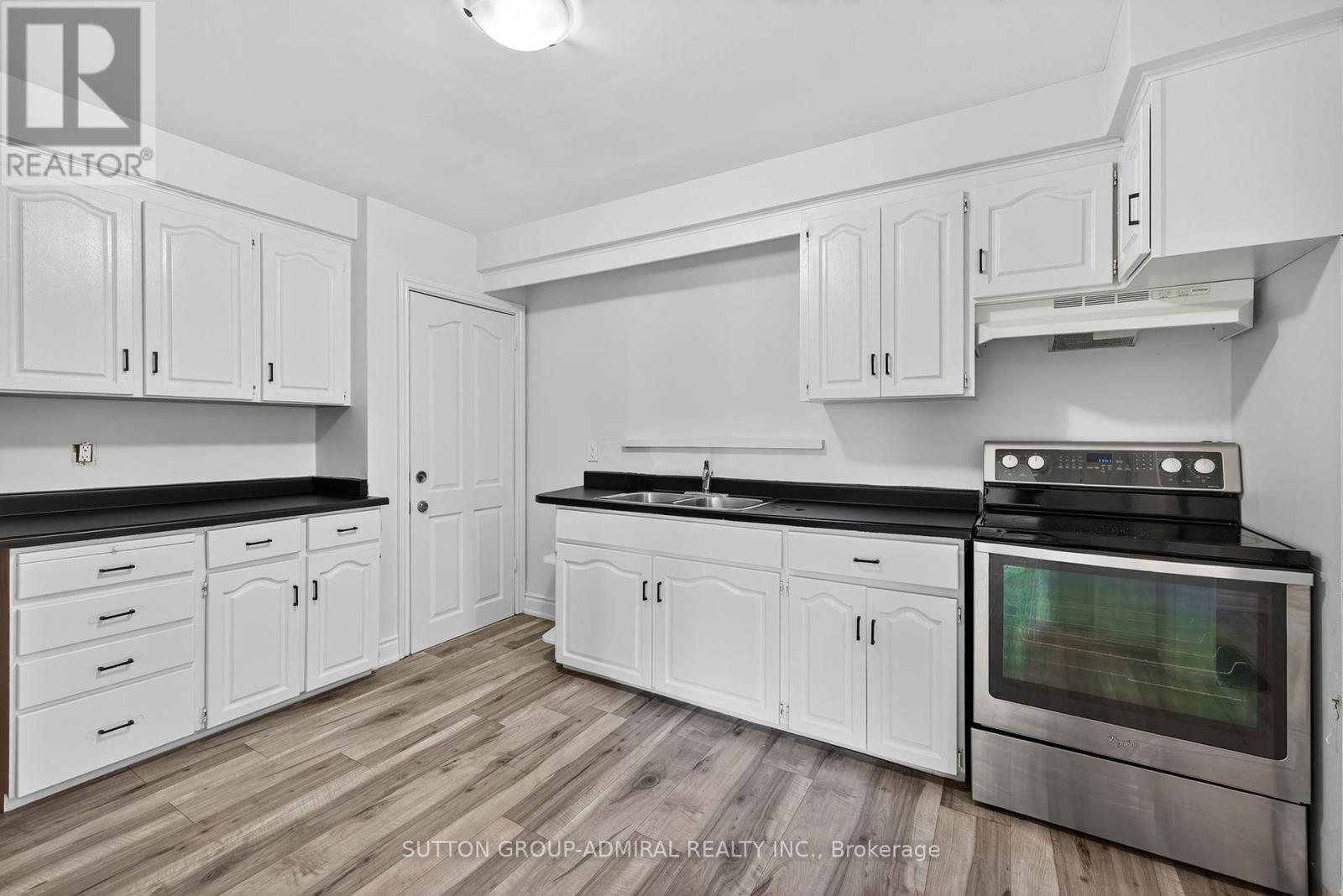 34 Knox Avenue, Toronto, Ontario  M9L 2M3 - Photo 11 - W12408587