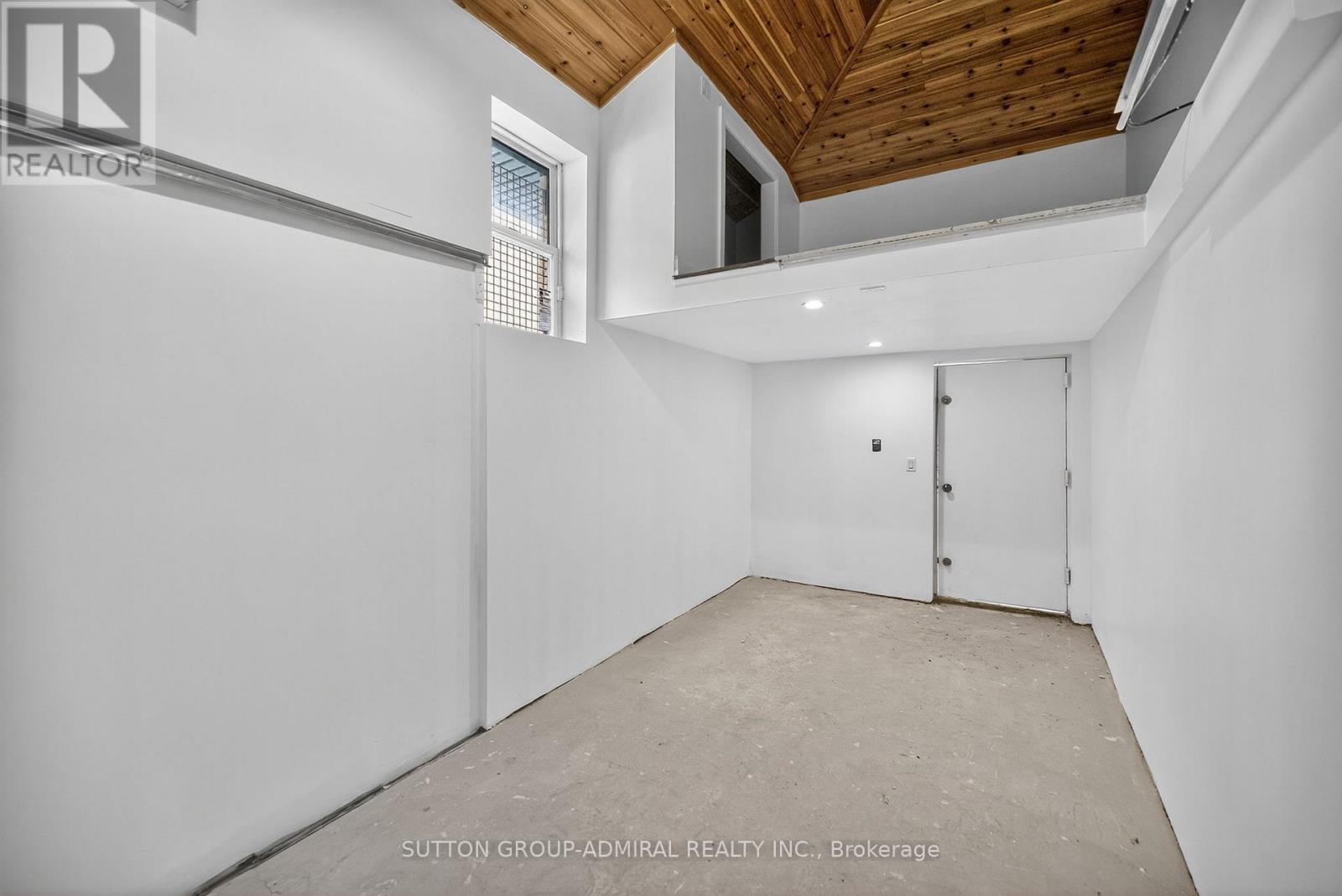 34 Knox Avenue, Toronto, Ontario  M9L 2M3 - Photo 39 - W12408587