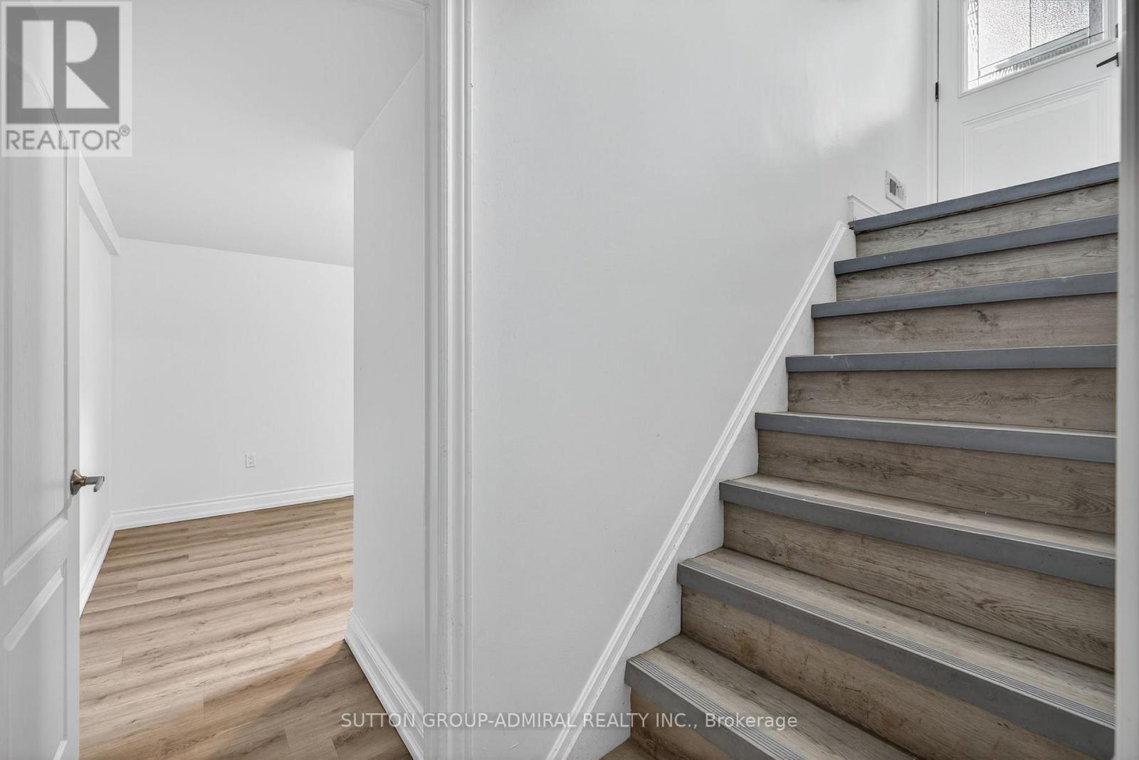34 Knox Avenue, Toronto, Ontario  M9L 2M3 - Photo 33 - W12408587