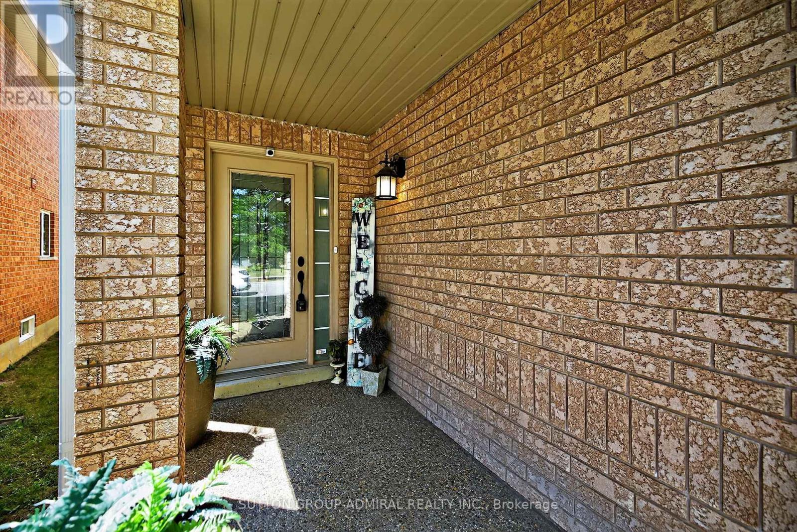 93 Harvest Moon Drive, Caledon, Ontario  L7E 2K8 - Photo 4 - W12408612