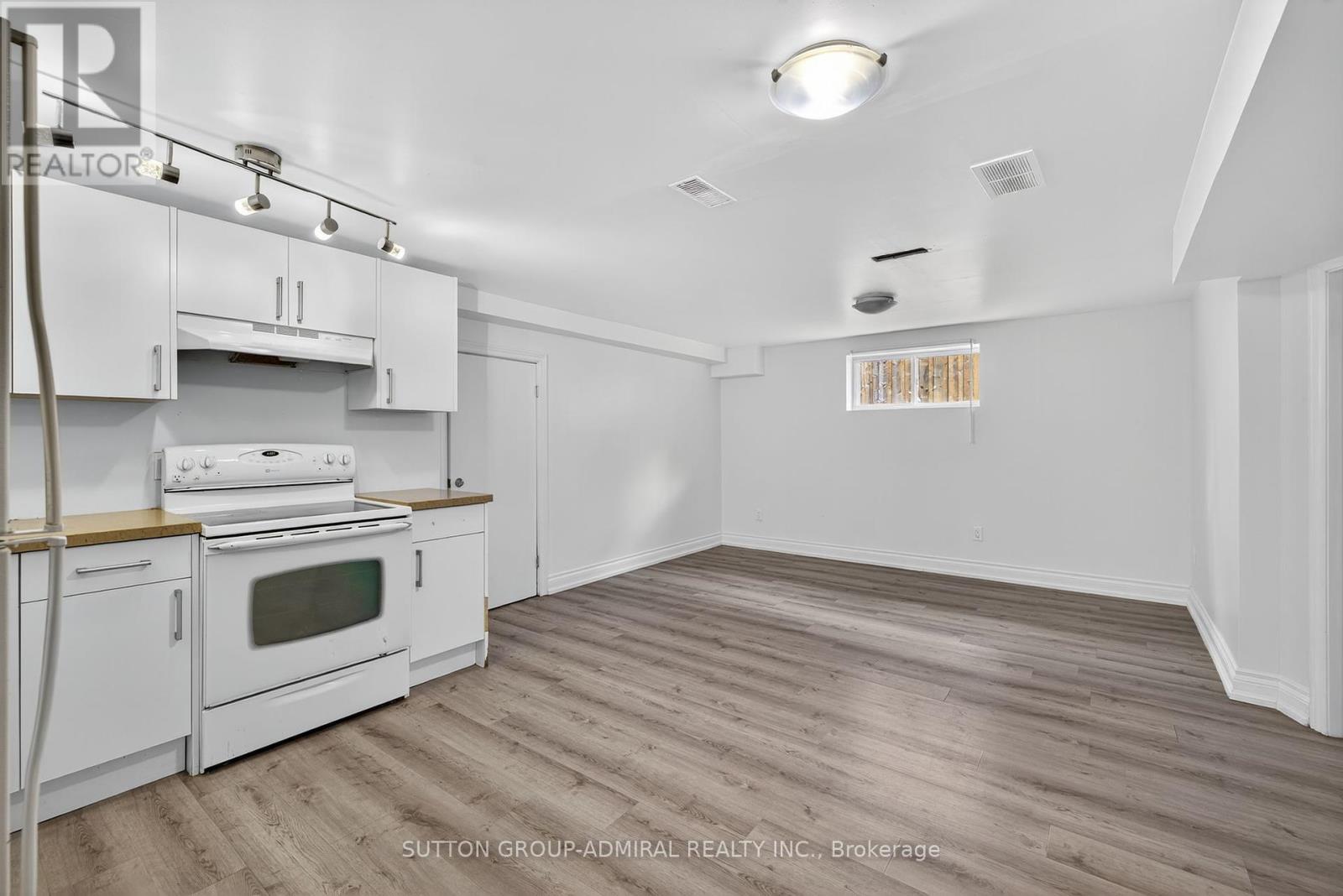 34 Knox Avenue, Toronto, Ontario  M9L 2M3 - Photo 26 - W12408587
