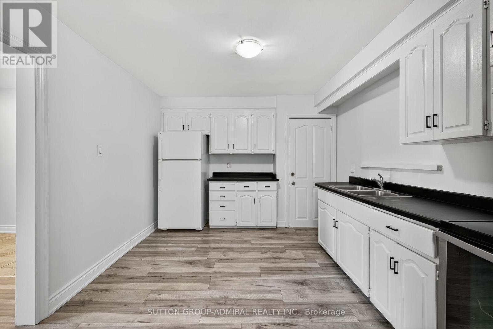 34 Knox Avenue, Toronto, Ontario  M9L 2M3 - Photo 10 - W12408587