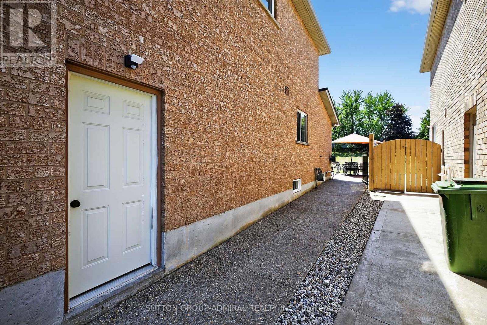 93 Harvest Moon Drive, Caledon, Ontario  L7E 2K8 - Photo 40 - W12408612