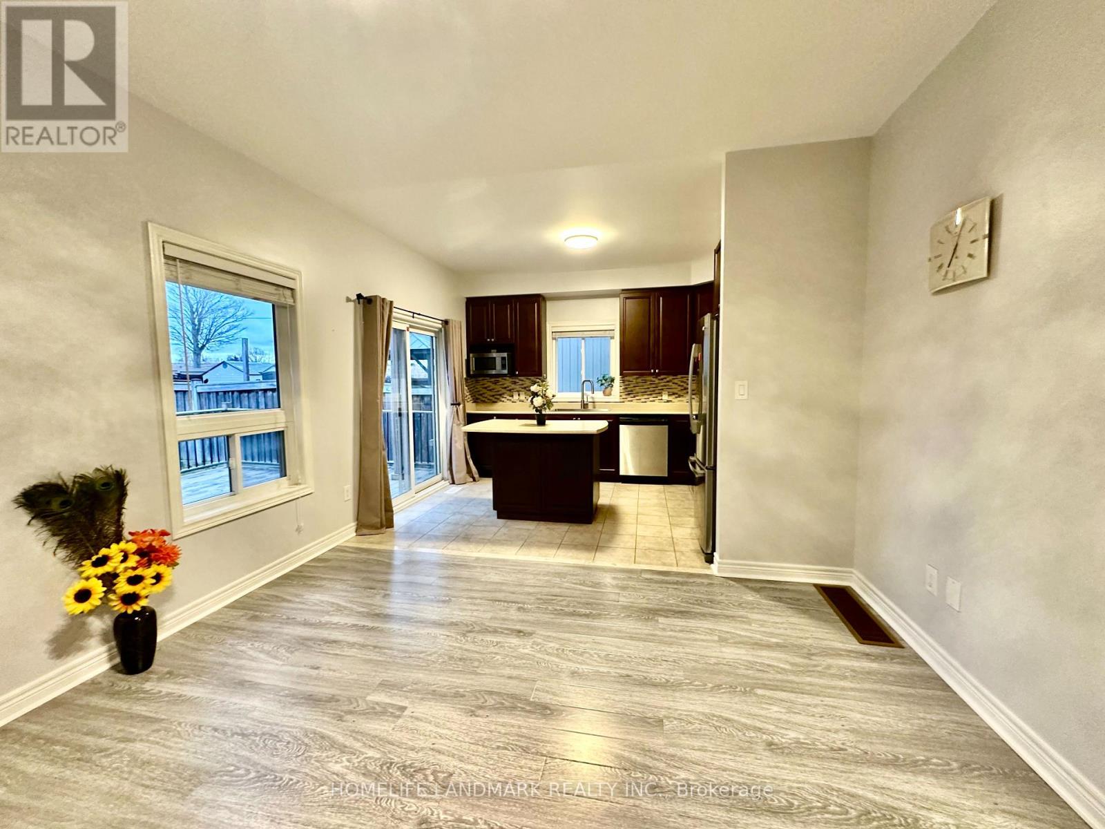 59 Faris Street, Bradford West Gwillimbury, Ontario  L3Z 0C5 - Photo 7 - N12429338