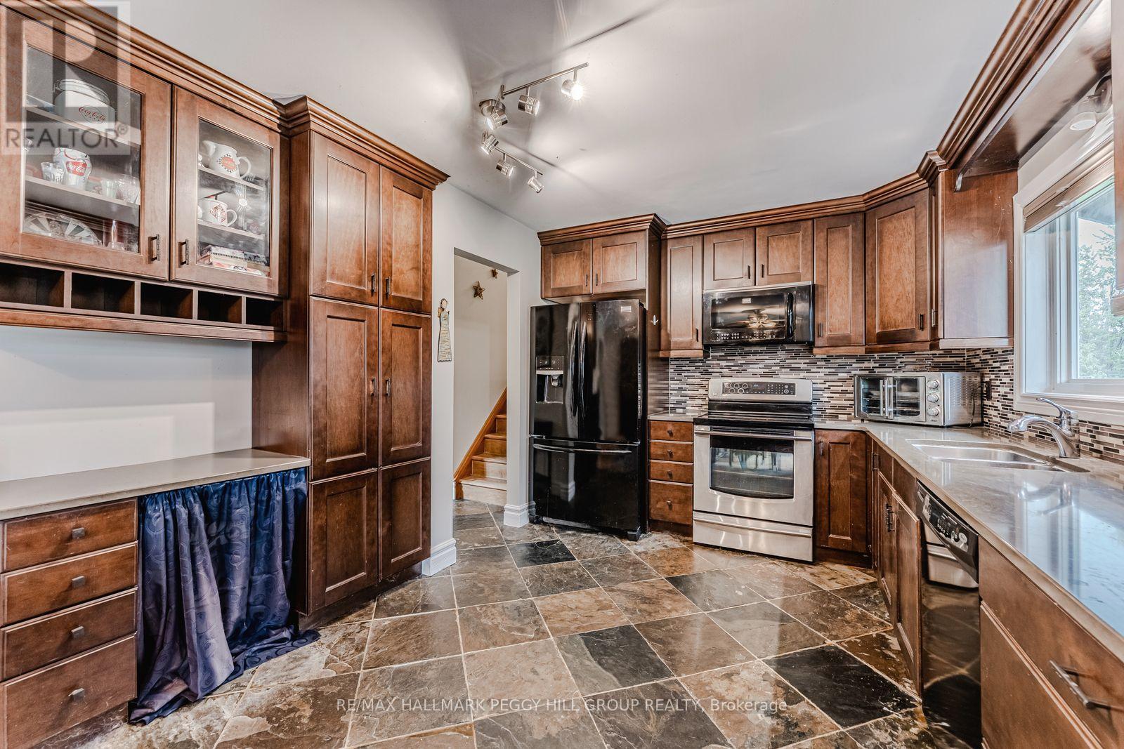7 Sandlewood Trail, Ramara, Ontario  L0K 1B0 - Photo 5 - S12429401