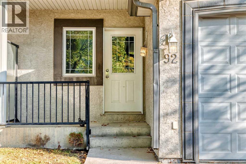 92 Simcoe Place Sw, Calgary, Alberta  T3H 4T8 - Photo 2 - A2260319