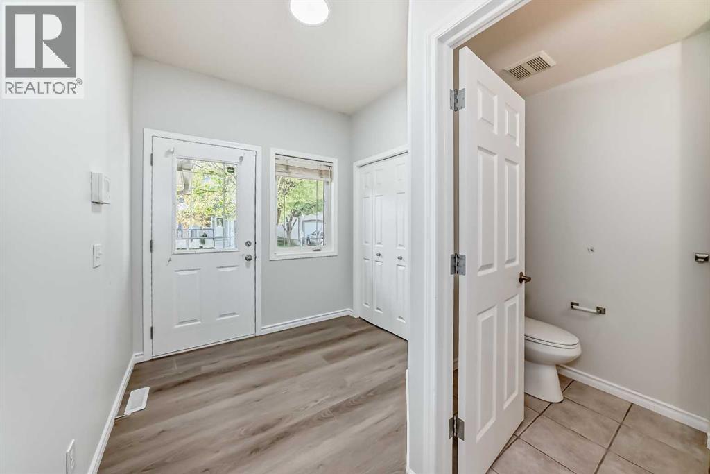 92 Simcoe Place Sw, Calgary, Alberta  T3H 4T8 - Photo 4 - A2260319