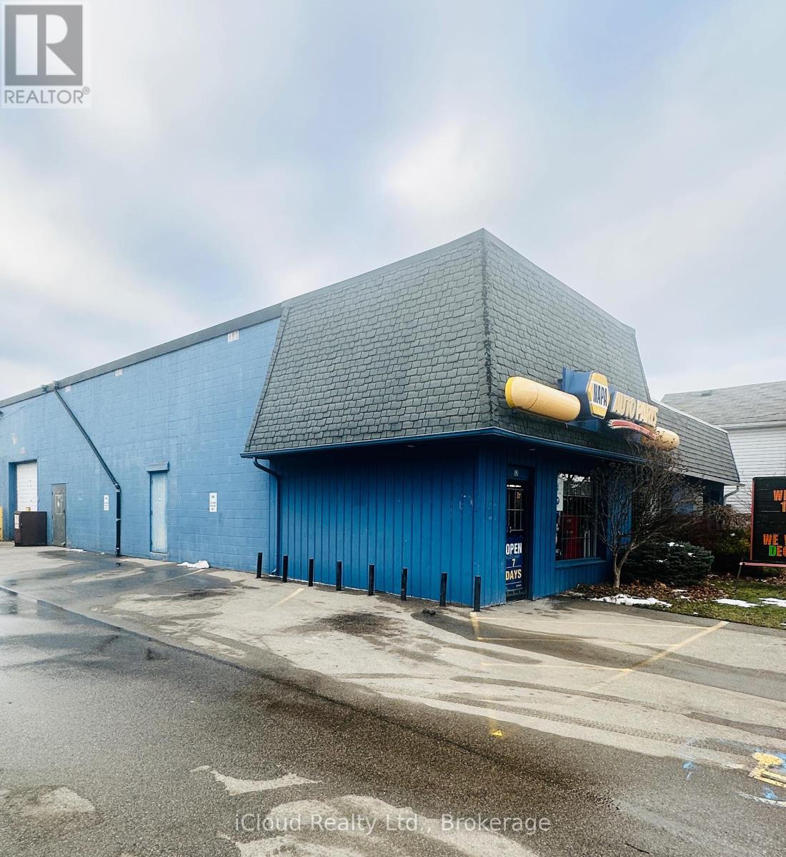 52 Moore Street, St. Thomas, Ontario  N5R 3W3 - Photo 1 - X12167394