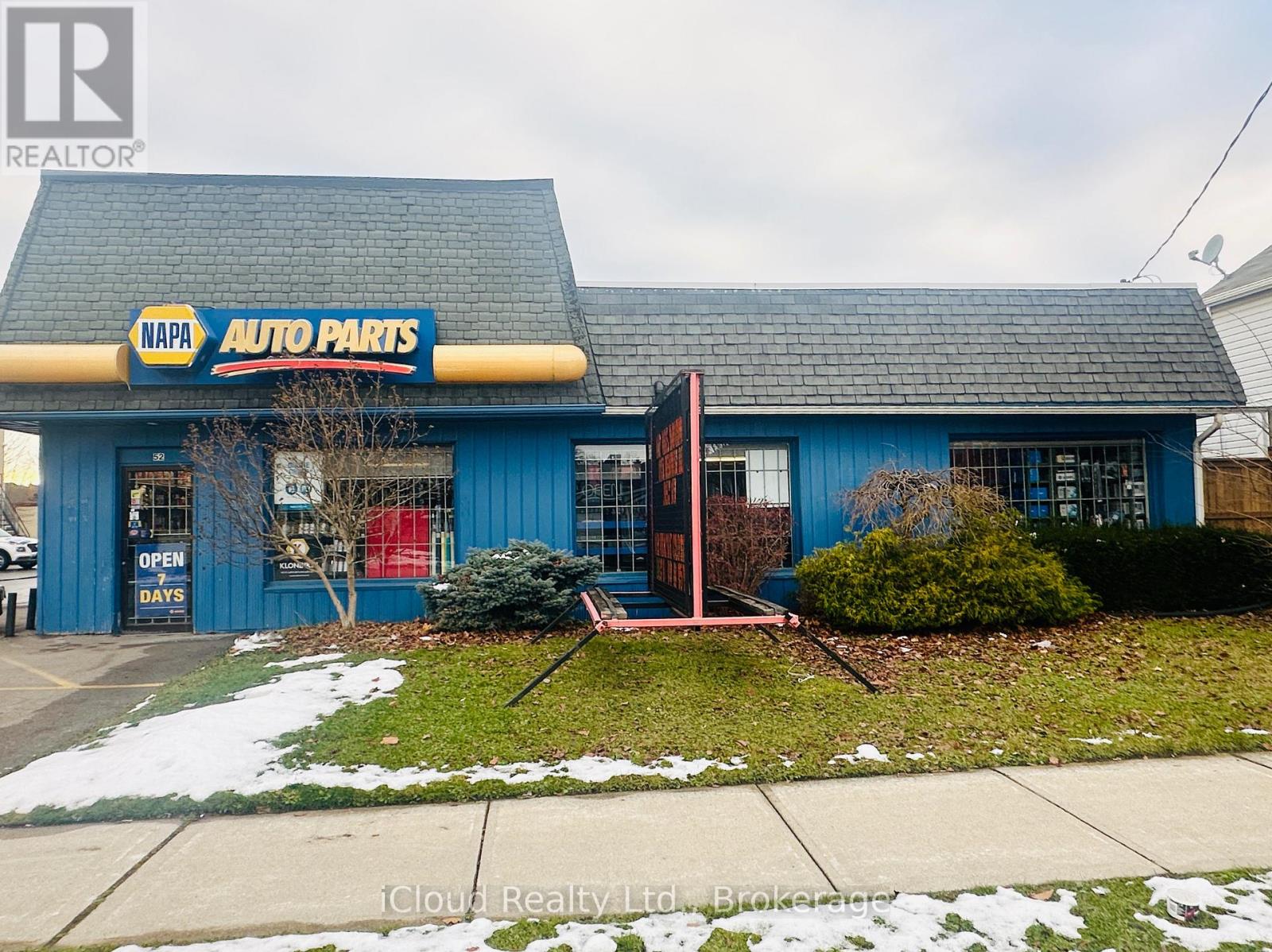 52 Moore Street, St. Thomas, Ontario  N5R 3W3 - Photo 6 - X12167394