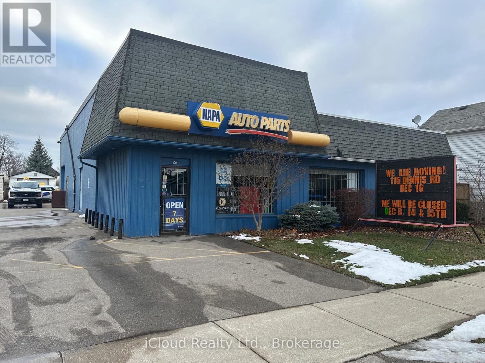 52 Moore Street, St. Thomas, Ontario  N5R 3W3 - Photo 3 - X12167394
