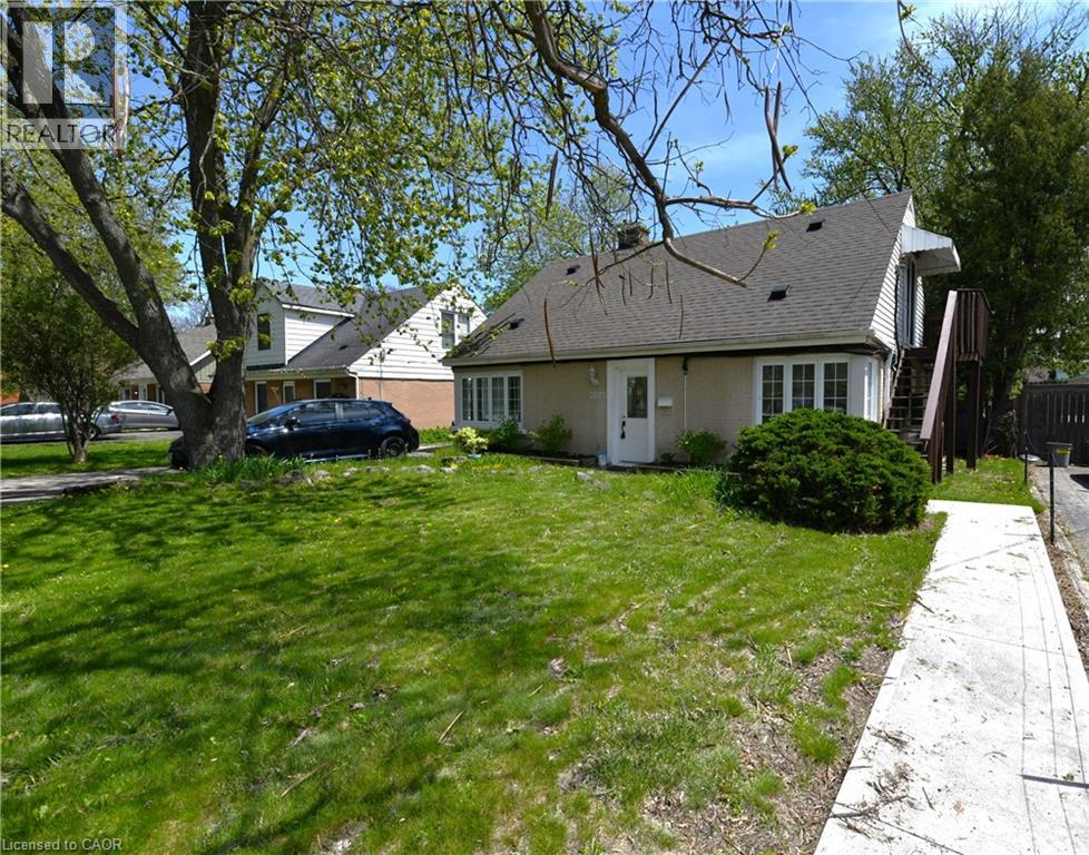 2070 Churchill Avenue, Burlington, Ontario  L7R 3T7 - Photo 15 - 40727733