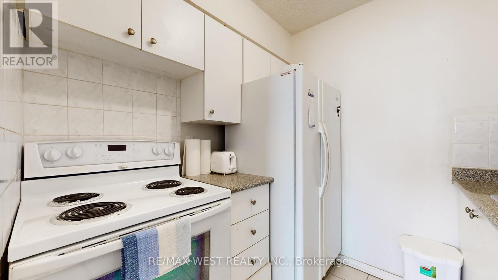 210 - 940 Caledonia Road, Toronto, Ontario  M6B 3Y4 - Photo 10 - W12429322