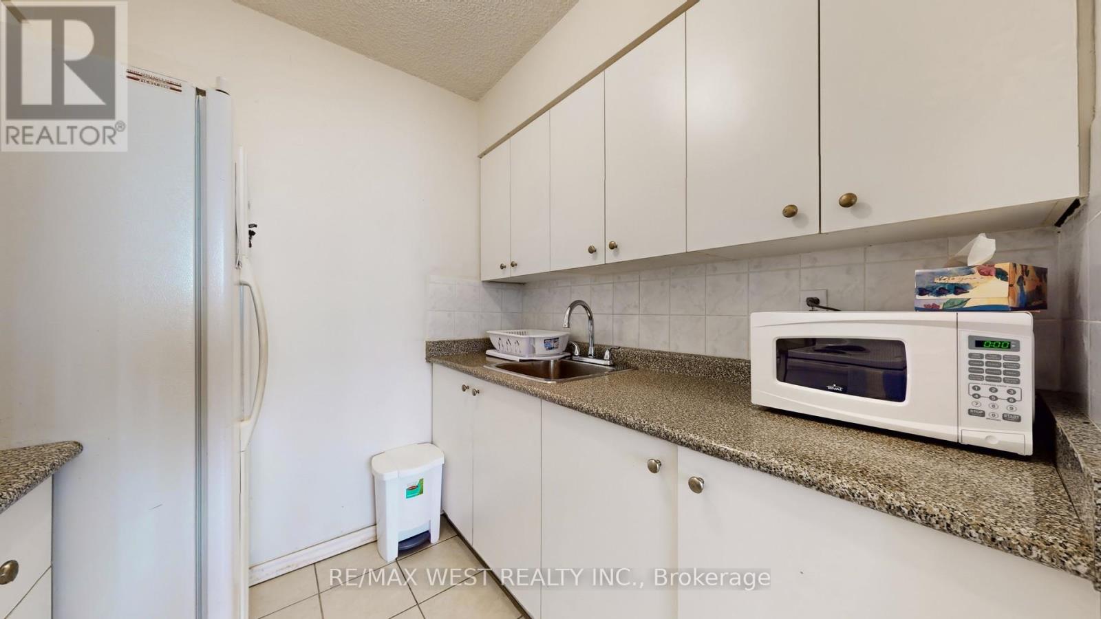 210 - 940 Caledonia Road, Toronto, Ontario  M6B 3Y4 - Photo 11 - W12429322