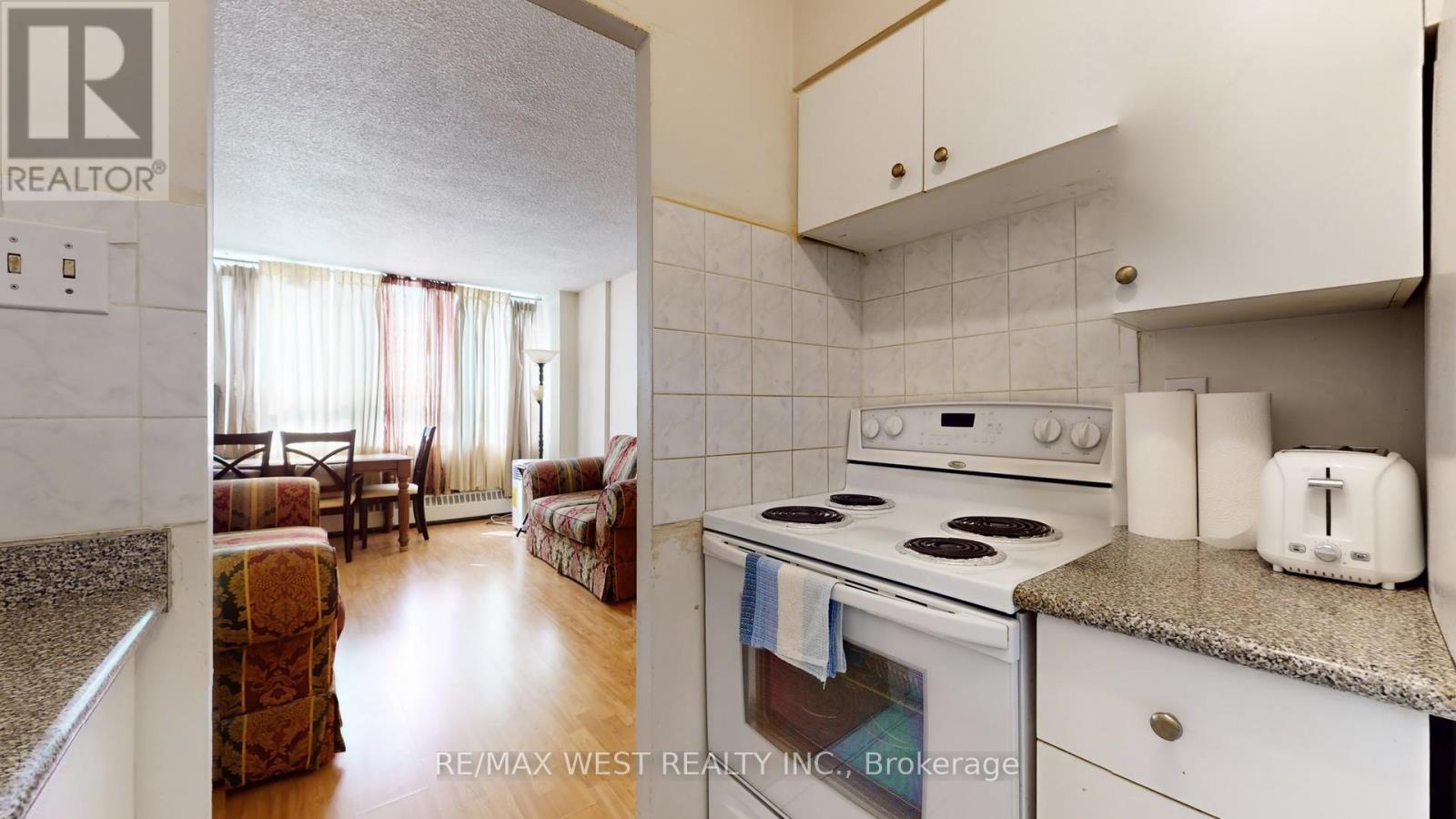 210 - 940 Caledonia Road, Toronto, Ontario  M6B 3Y4 - Photo 12 - W12429322