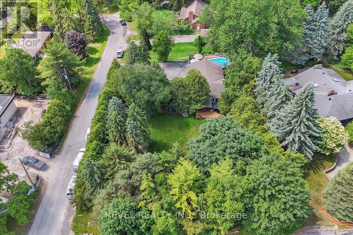 15 Ireson Road, Burlington, Ontario  L7R 3X5 - Photo 2 - W12429324