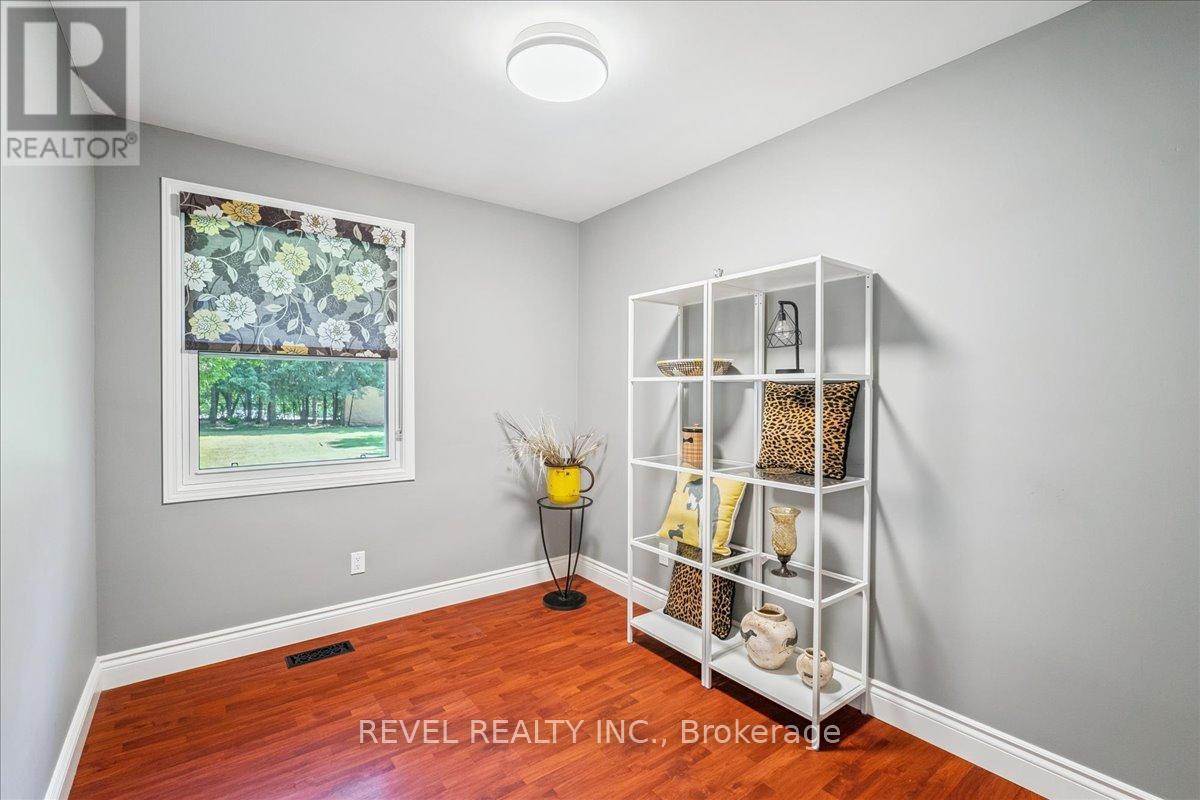 15 Ireson Road, Burlington, Ontario  L7R 3X5 - Photo 21 - W12429324
