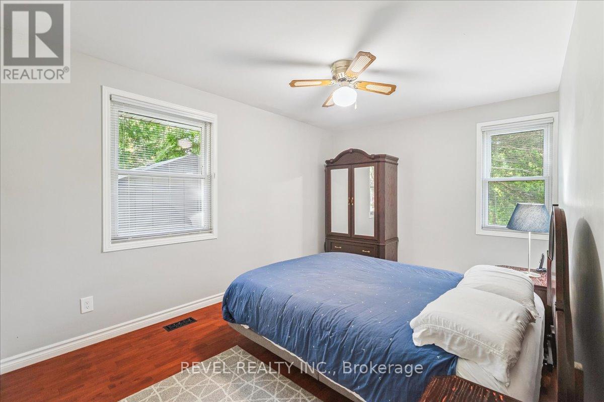 15 Ireson Road, Burlington, Ontario  L7R 3X5 - Photo 22 - W12429324