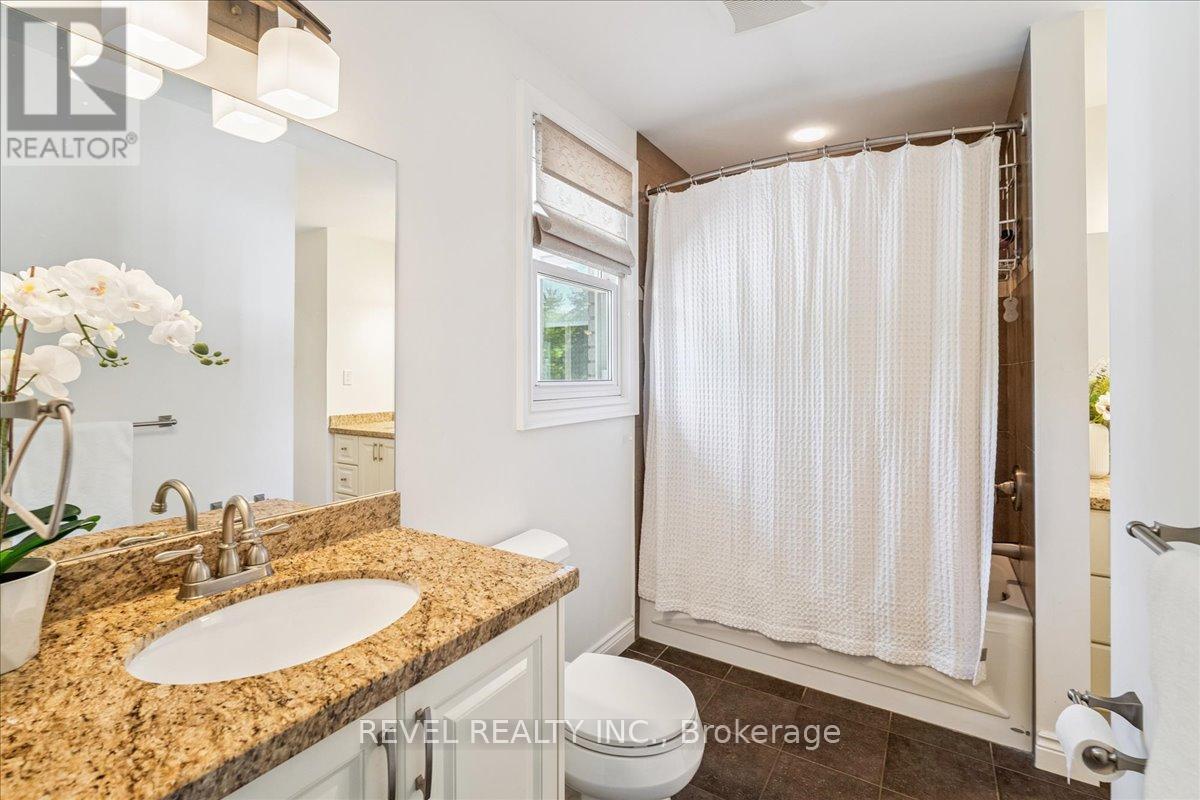 15 Ireson Road, Burlington, Ontario  L7R 3X5 - Photo 26 - W12429324