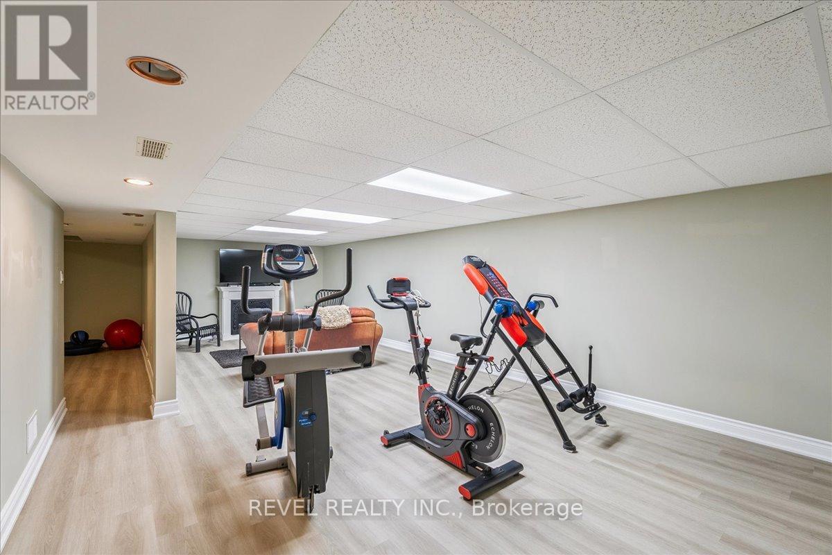 15 Ireson Road, Burlington, Ontario  L7R 3X5 - Photo 28 - W12429324