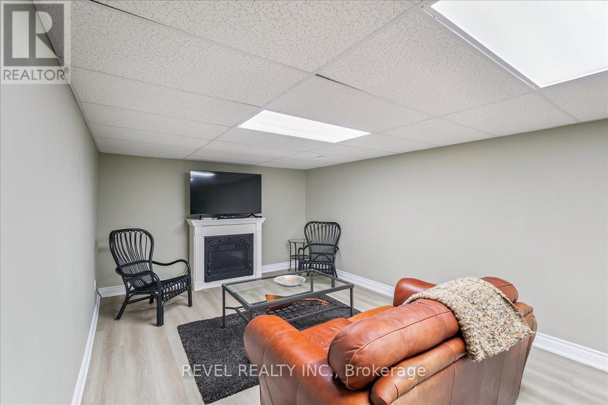 15 Ireson Road, Burlington, Ontario  L7R 3X5 - Photo 29 - W12429324