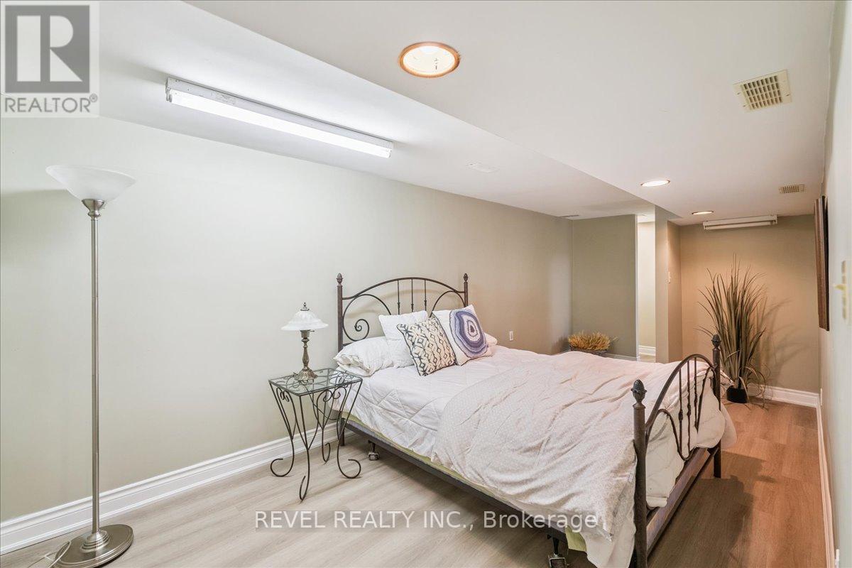 15 Ireson Road, Burlington, Ontario  L7R 3X5 - Photo 31 - W12429324