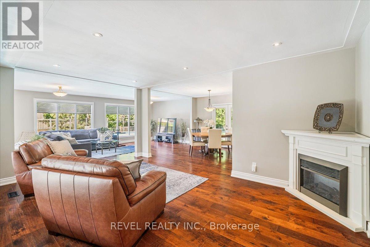 15 Ireson Road, Burlington, Ontario  L7R 3X5 - Photo 6 - W12429324