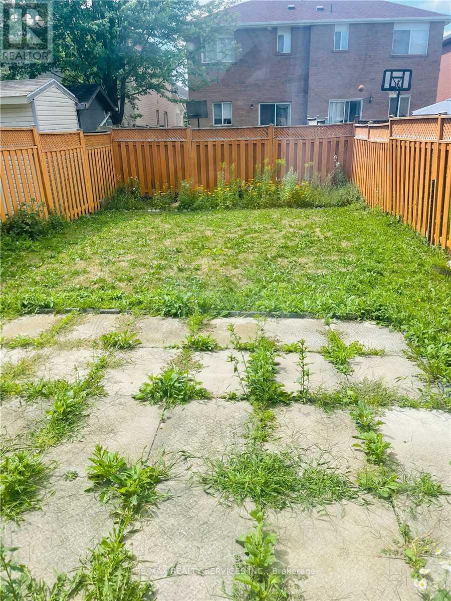 20 Whiteface Crescent, Brampton, Ontario  L6X 4W6 - Photo 18 - W12429351