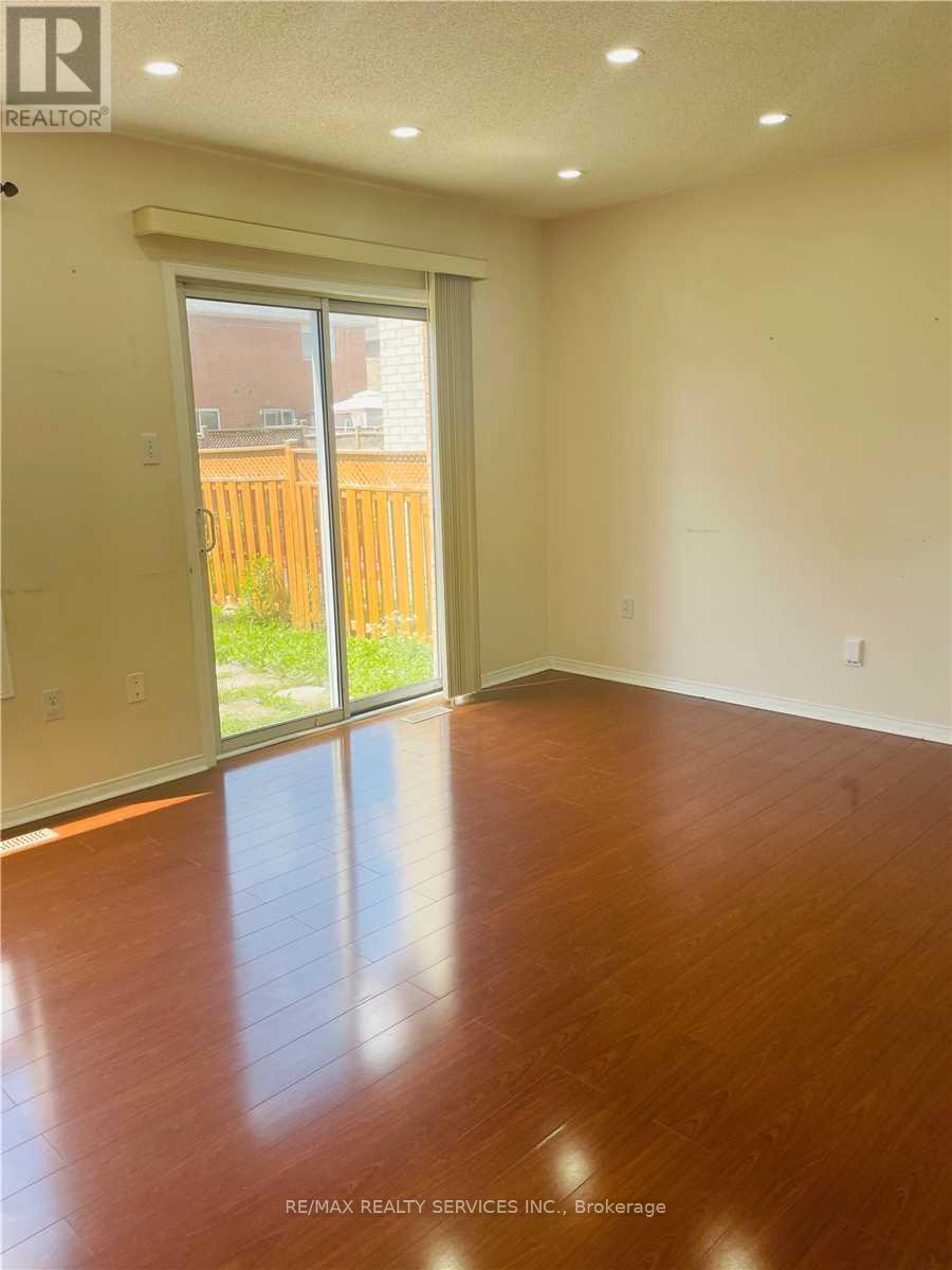 20 Whiteface Crescent, Brampton, Ontario  L6X 4W6 - Photo 6 - W12429351