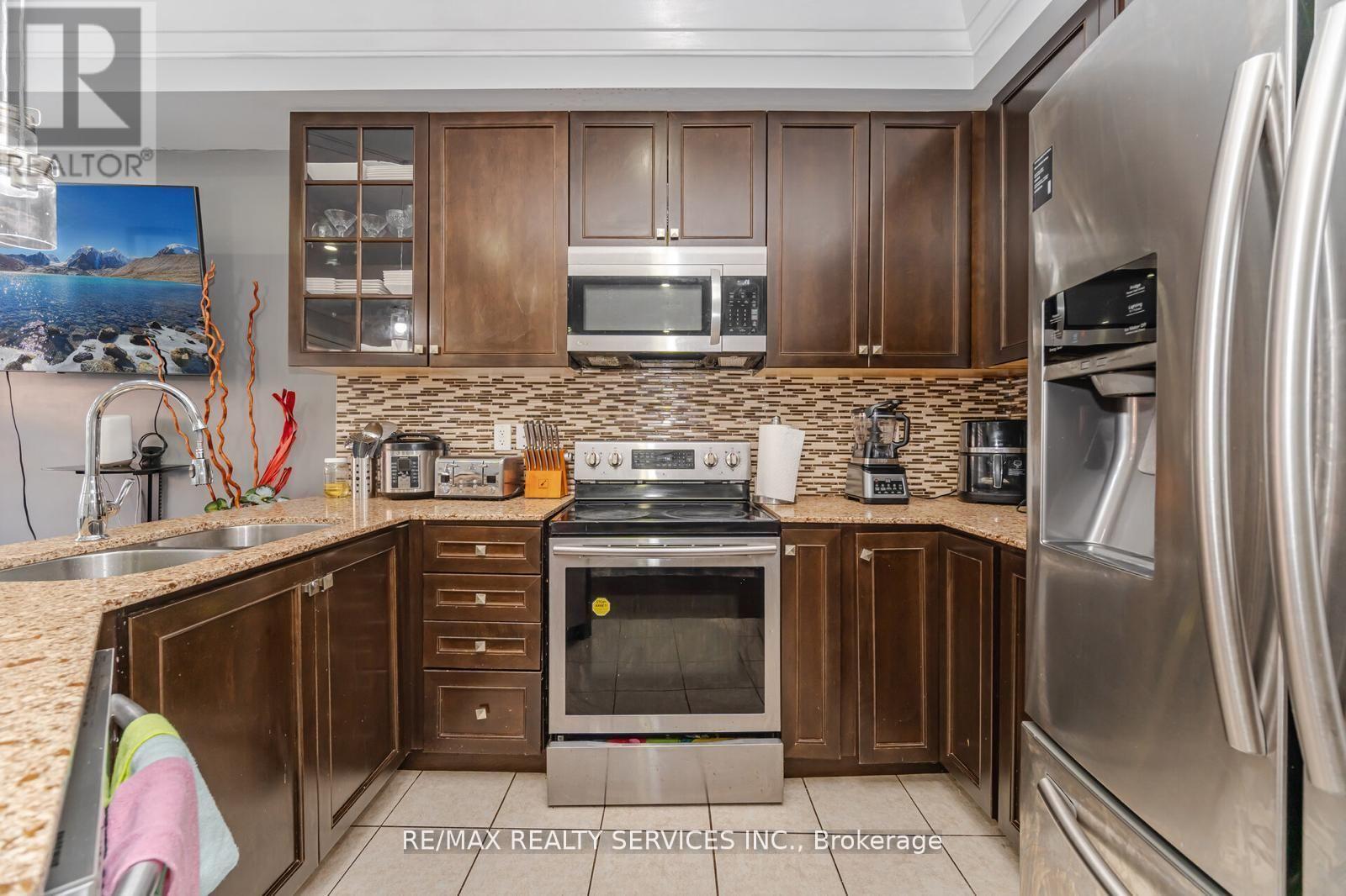 65 Fann Drive, Brampton, Ontario  L7A 4L3 - Photo 10 - W12429355