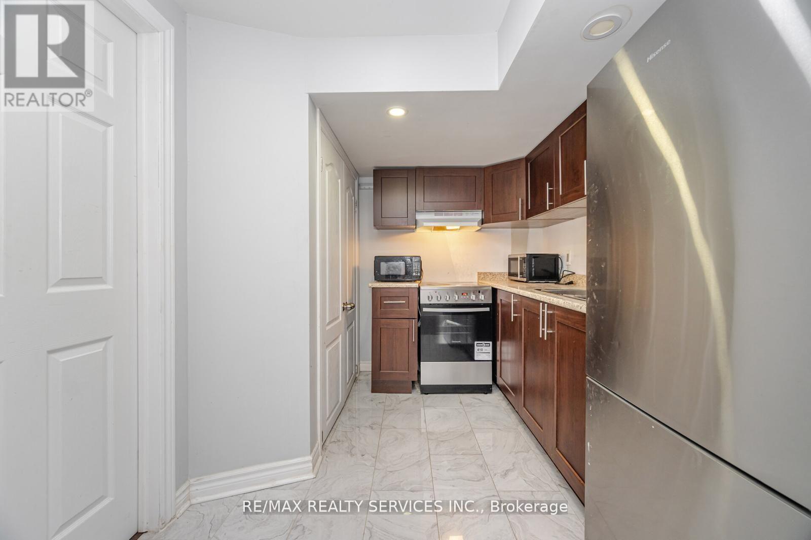 65 Fann Drive, Brampton, Ontario  L7A 4L3 - Photo 40 - W12429355
