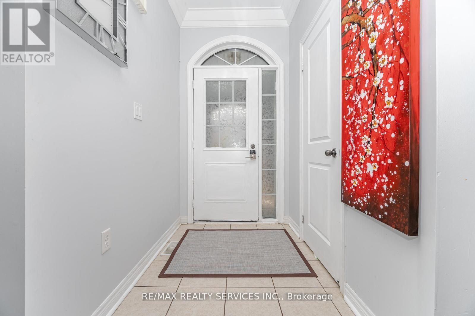 65 Fann Drive, Brampton, Ontario  L7A 4L3 - Photo 7 - W12429355