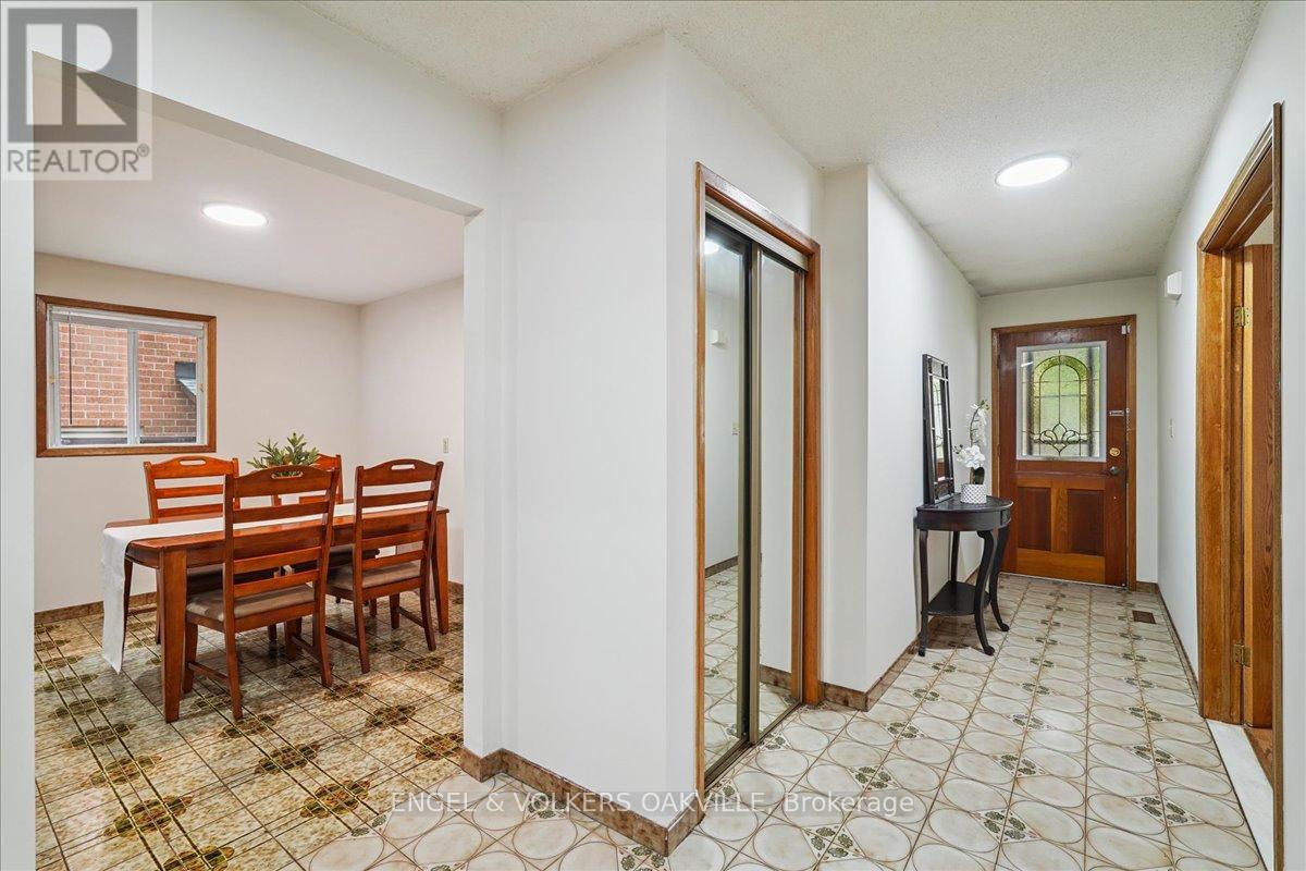 4170 Sunset Valley Court, Mississauga, Ontario  L4W 3L5 - Photo 11 - W12429358