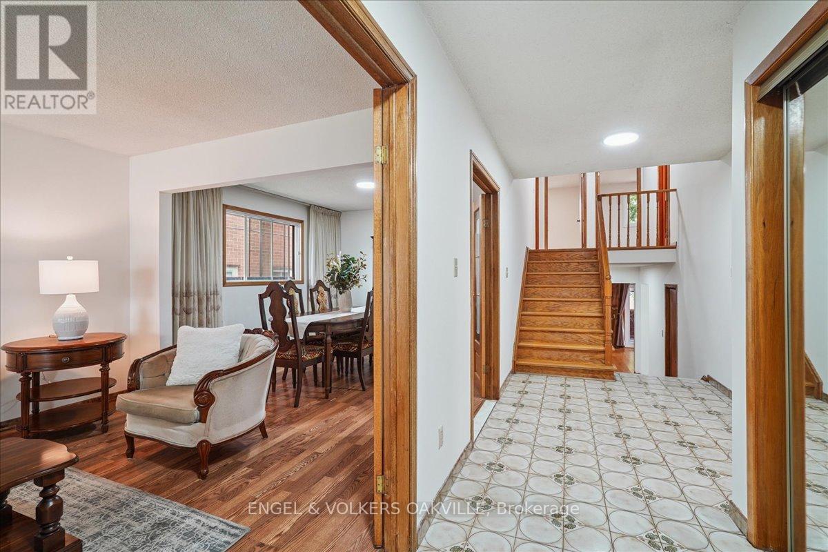 4170 Sunset Valley Court, Mississauga, Ontario  L4W 3L5 - Photo 6 - W12429358