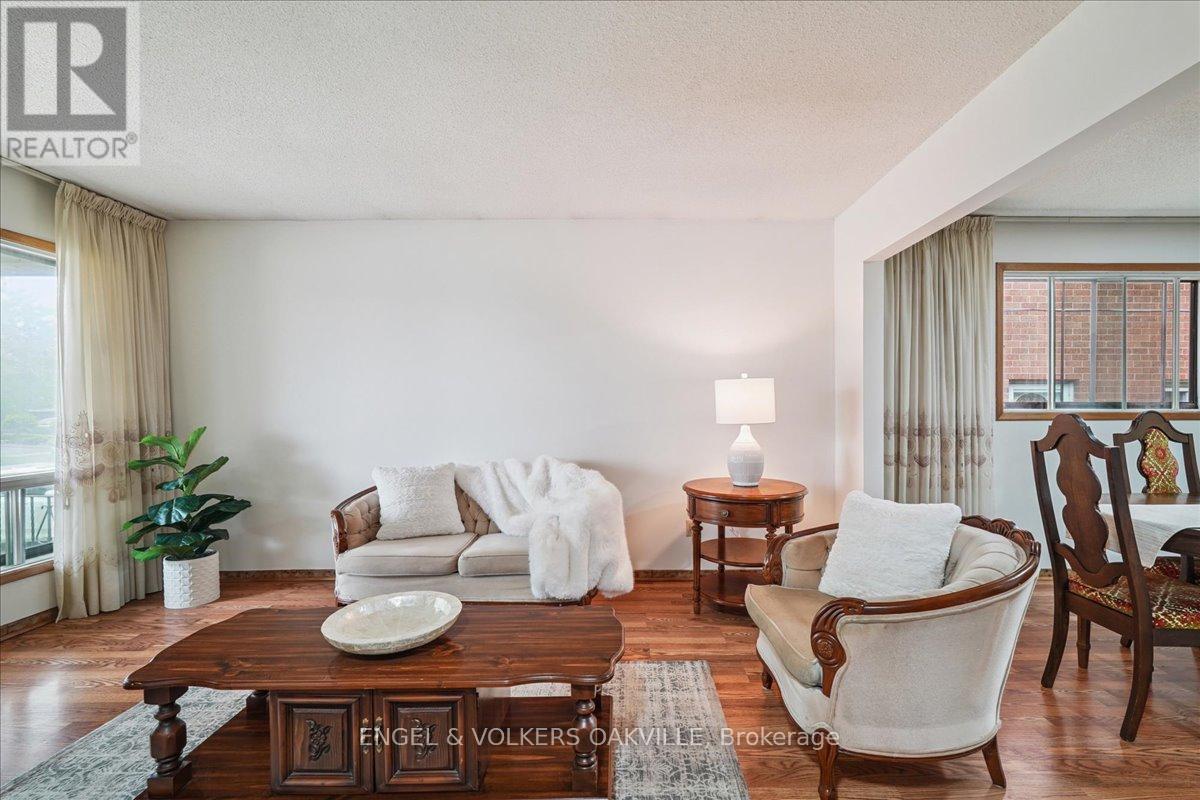 4170 Sunset Valley Court, Mississauga, Ontario  L4W 3L5 - Photo 7 - W12429358