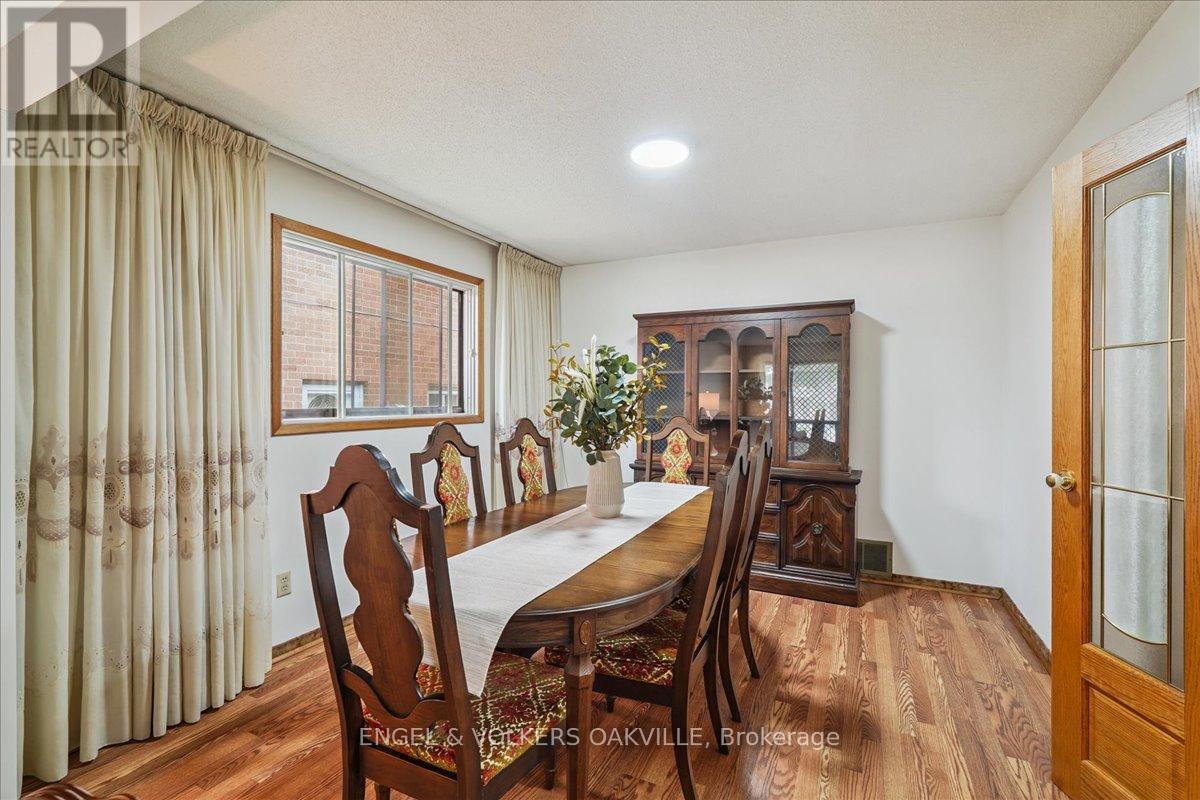 4170 Sunset Valley Court, Mississauga, Ontario  L4W 3L5 - Photo 9 - W12429358